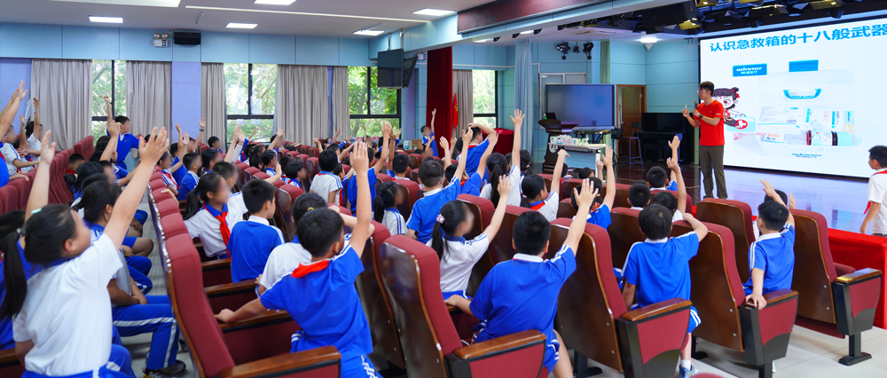 守护儿童生长之路，，，，，，，宝运莱公益课堂进校园